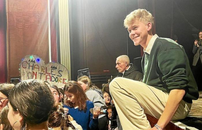 Charles, candidat à la Star Academy, profite d’un bain de foule à Pléneuf-Val-André