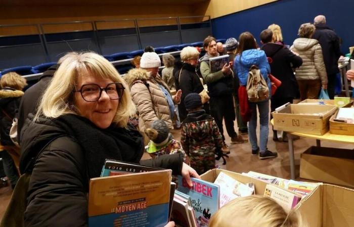 Dans la Manche, cette médiathèque désherbe à 1 € le livre, le succès est au rendez-vous