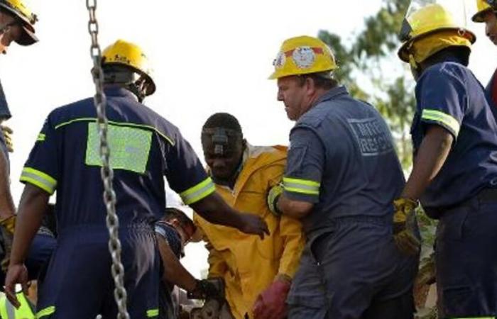 plus de 100 mineurs bloqués dans une mine d’or meurent de faim