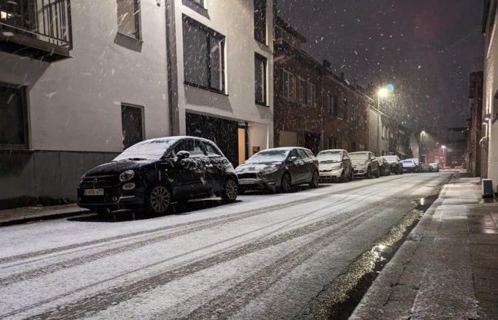 « Restez chez vous si vous le pouvez. Localement, jusqu’à 15 centimètres de neige peuvent tomber » (Hasselt)