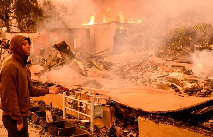 Les pompiers de Los Angeles semblent impuissants, évacuations dues à un nouvel incendie à Hollywood