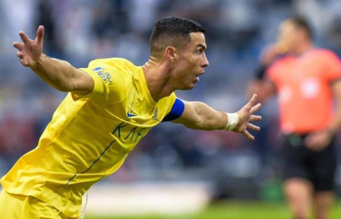 Cristiano Ronaldo se moque du gardien adverse après un penalty