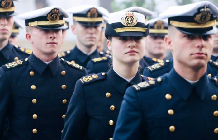 La princesse Leonor et ses 75 camarades prient à Cadix avant de mettre les voiles