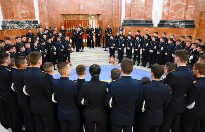 La princesse Leonor et ses 75 camarades prient à Cadix avant de mettre les voiles