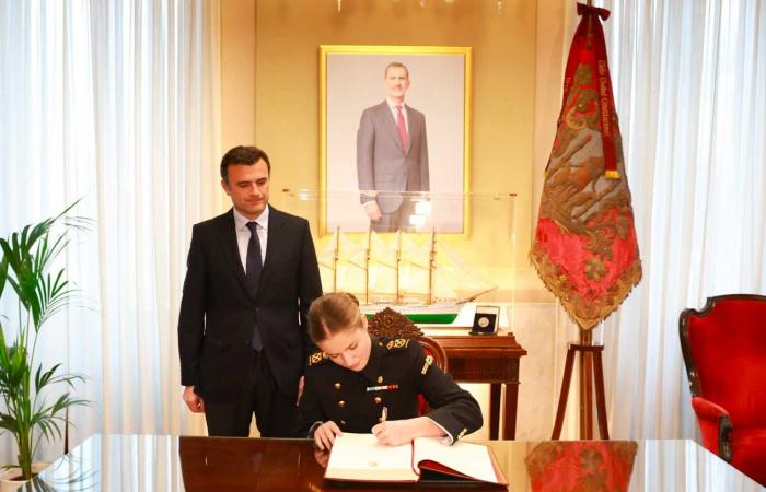 La princesse Leonor et ses 75 camarades prient à Cadix avant de mettre les voiles