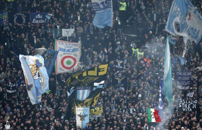 Les supporters de la Lazio Rome rendent hommage au fondateur du Front National