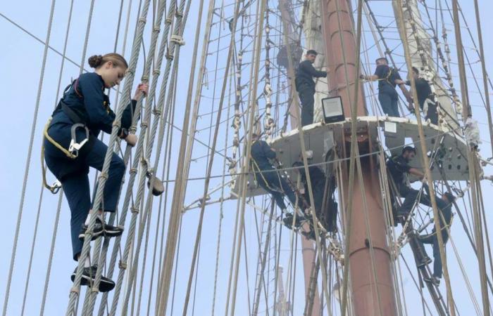 La princesse Leonor grimpe au sommet du mât du navire-école pendant sa période d’intégration