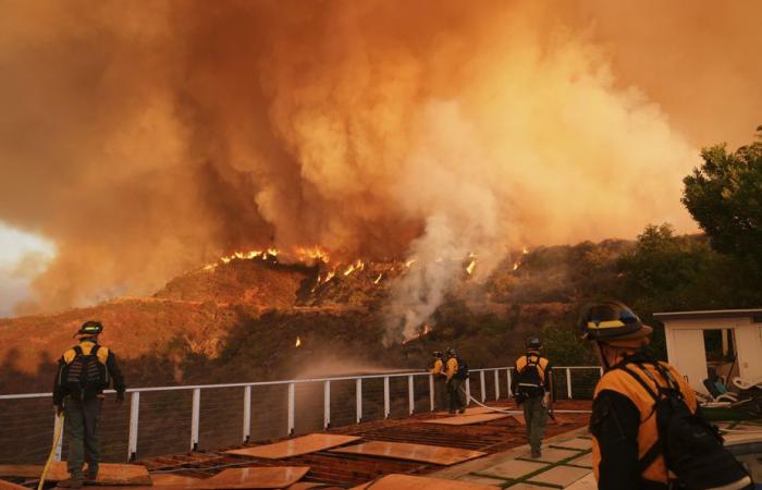 Los Angeles | Les incendies se propagent malgré les efforts des pompiers