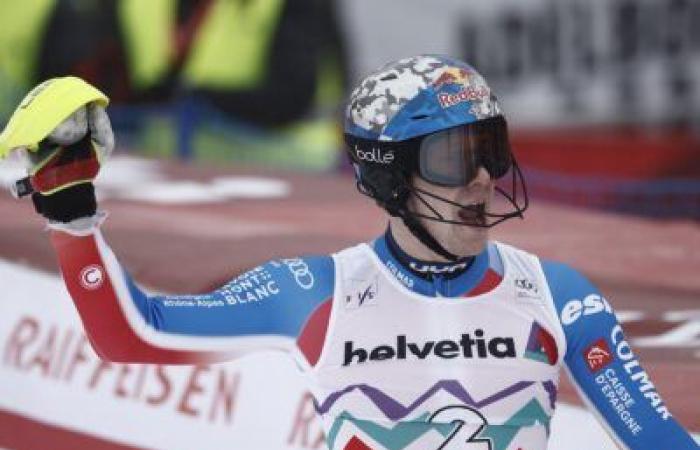 Clément Noël remporte un slalom de Coupe du monde à Adelboden brumeux après l’échec de Manuel Feller