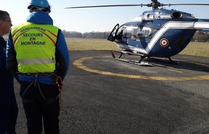 Prise dans la tempête de neige à 2 200 m d’altitude en short et baskets, une remorque est secourue par le PGHM au-dessus de St-Lary