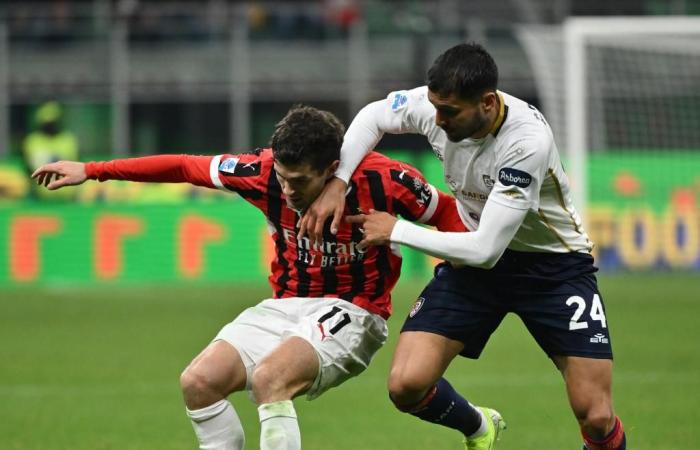 Match de football de Serie A : AC Milan contre Cagliari-Xinhua