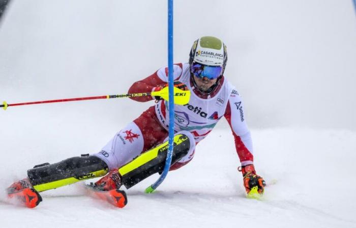 Manuel Feller domine les débats au premier tour, les Suisses ont abandonné