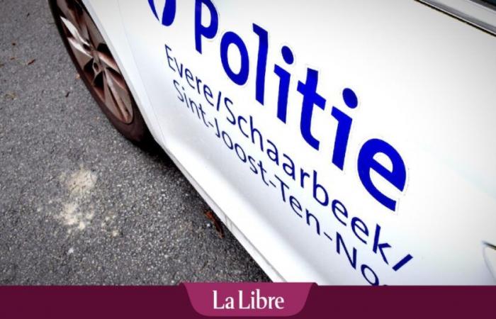 Une patrouille de police encerclée par une quarantaine d’individus lors d’un contrôle antidrogue dans le quartier Matonge