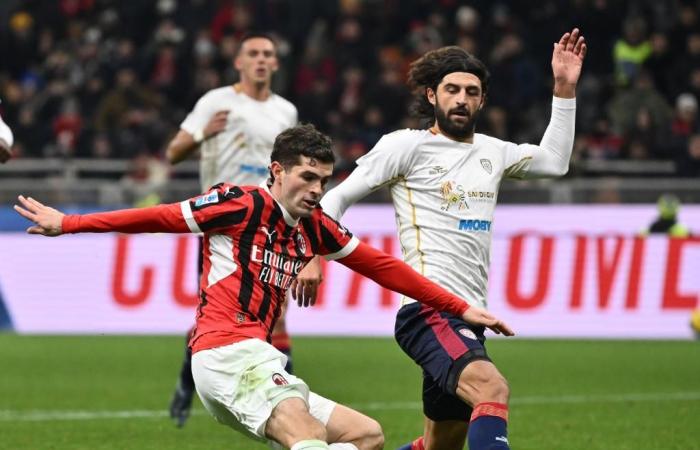 Match de football de Serie A : AC Milan contre Cagliari-Xinhua