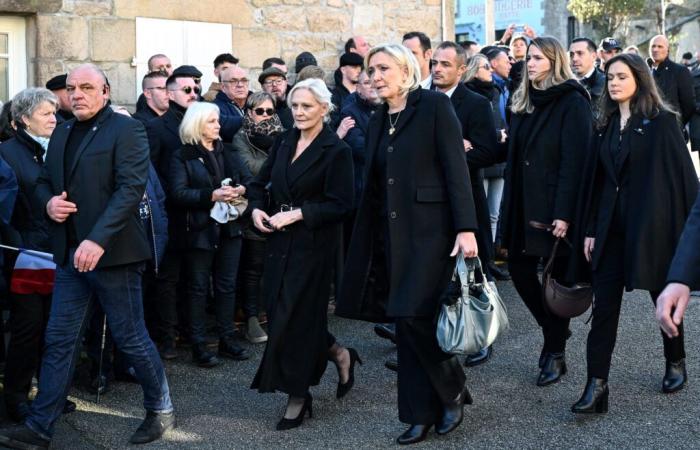 Les obsèques de Jean-Marie Le Pen ont débuté dans sa ville natale de Trinité-sur-Mer