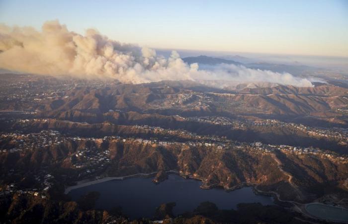 Los Angeles | Les incendies se propagent malgré les efforts des pompiers