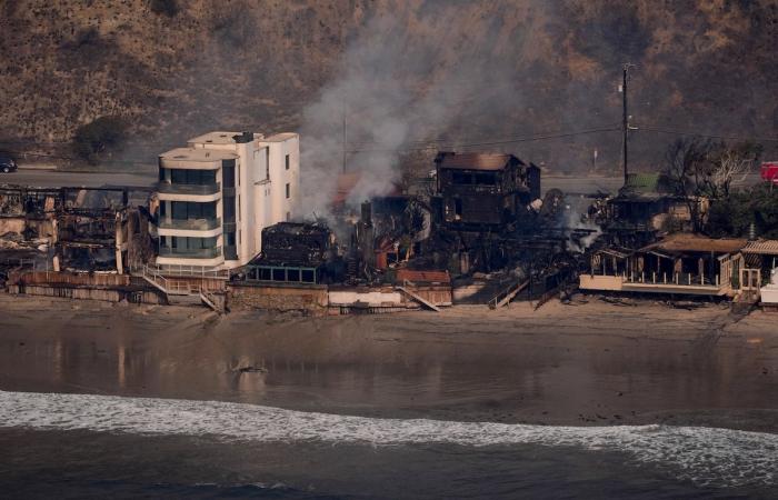 l’image saisissante d’une maison qui a résisté aux incendies à Malibu, tandis que les voisins ont entièrement brûlé