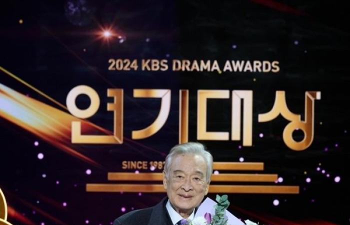 Lee Soon-jae remporte le prix aux KBS Drama Awards 2024