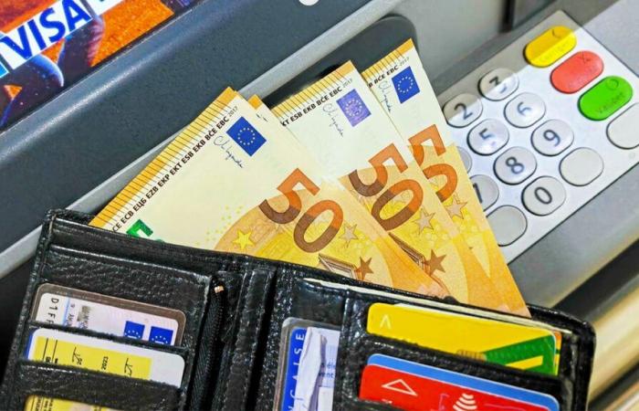 Les frais de gestion de vos comptes bancaires, cartes et retraits vont exploser : à quoi s’attendre