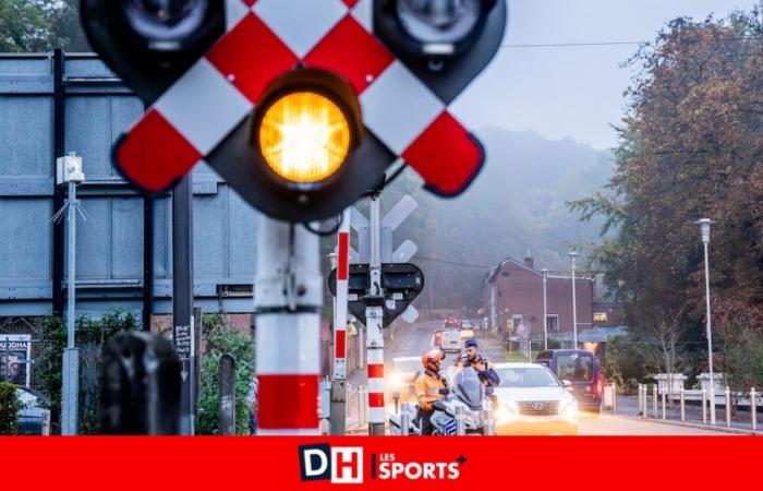 des cyclistes traversent un passage à niveau à l’arrivée du train, “le conducteur était en état de choc”