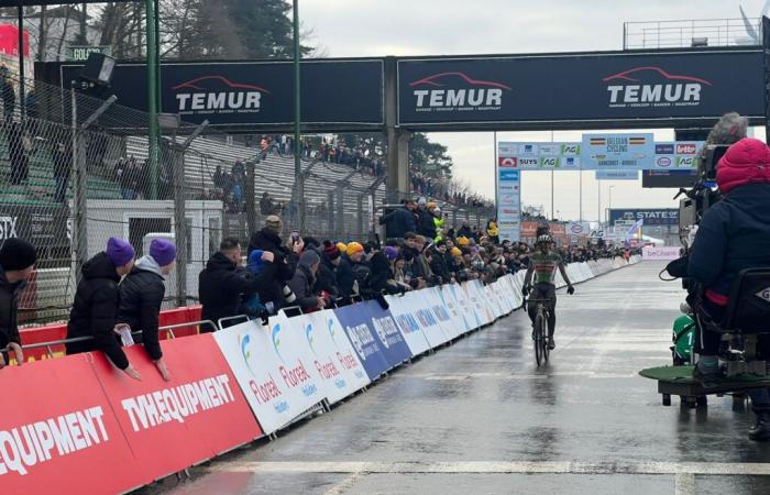 Aaron Dockx champion de Belgique U23 après un duel de sprint avec Yordi Corsus