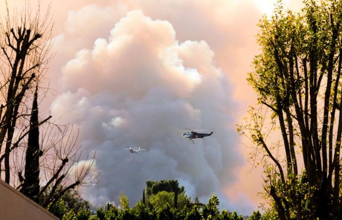 La presse en Californie | Des quartiers menacés par des incendies massifs