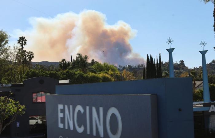 La presse en Californie | Des quartiers menacés par des incendies massifs