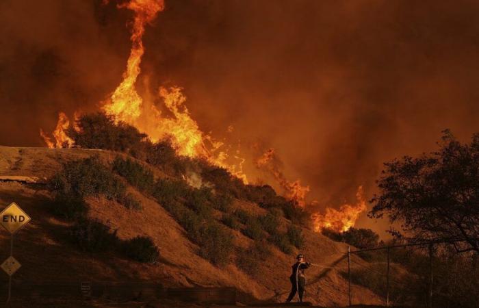 le bilan provisoire s’élève à 16 morts, les flammes gagnent du terrain