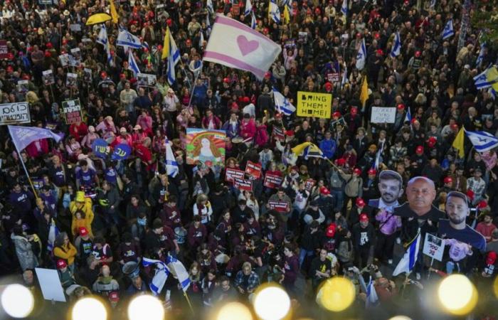 des diplomates se joignent à la manifestation pour exiger un accord de cessez-le-feu à Gaza et la libération des otages