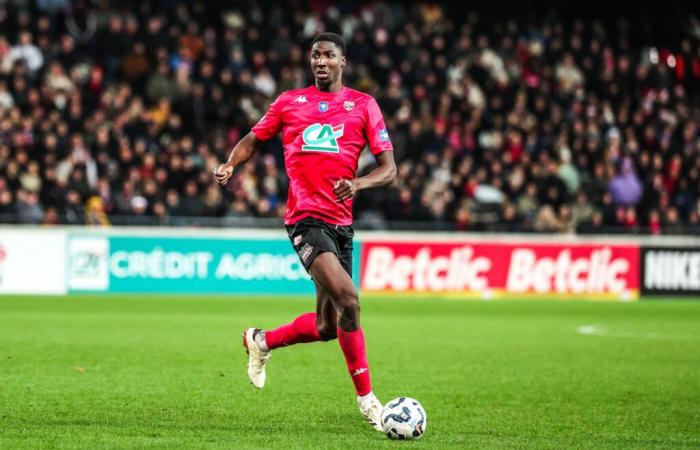 Kalidou Sidibé (Guingamp) chases a thief and recovers a phone – France – En Avant Guingamp