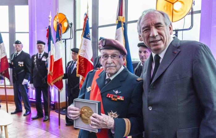 Vidéo. Le héros Achille Muller reçoit la médaille d’or de la ville de Pau