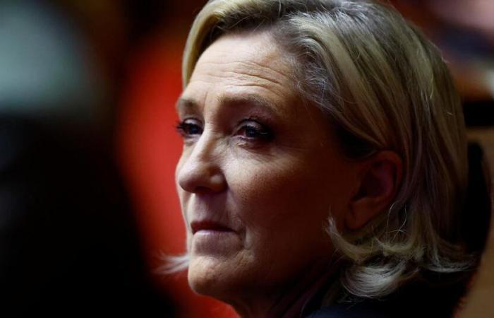 Marine Le Pen dénonce les festivités organisées après la mort de son père