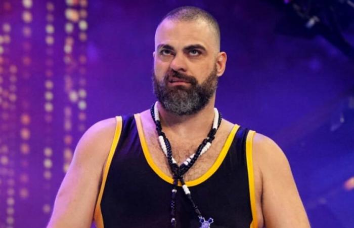 Eddie Kingston poursuit sa rééducation et change de look