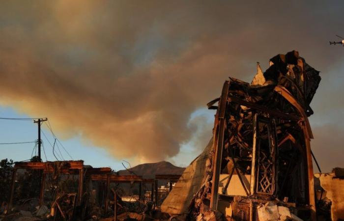 Le nombre de morts s’élève à 16 alors que l’incendie de Palisades s’étend à l’est jusqu’à Brentwood et Encino