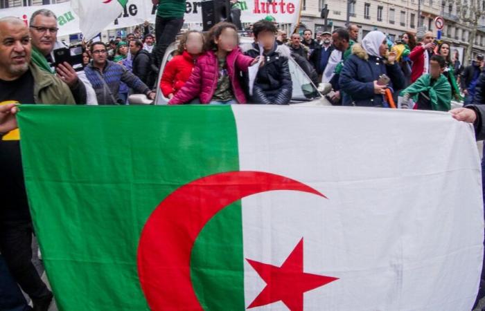 une manifestation d’Algériens en France pour renommer la rue Bugeaud