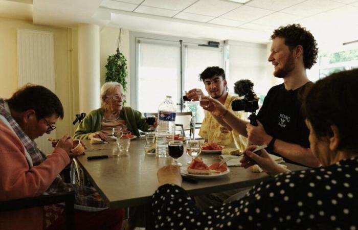 ce jeune vidéaste rennais a passé 24 heures dans une maison de retraite en Bretagne pour un film