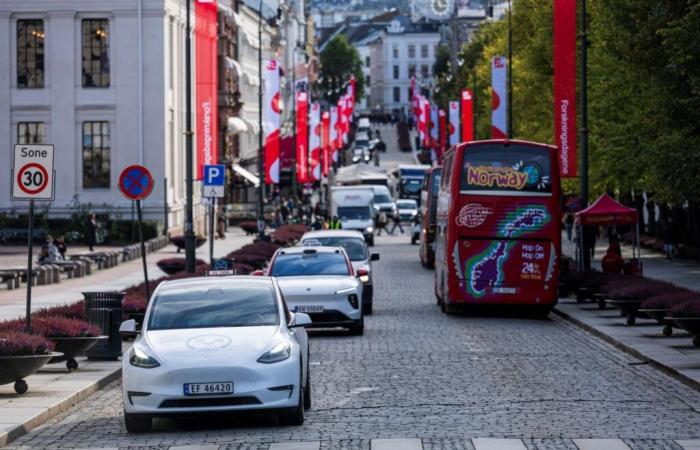 La Norvège roule à l’électrique, mais les touristes restent coincés dans le passé