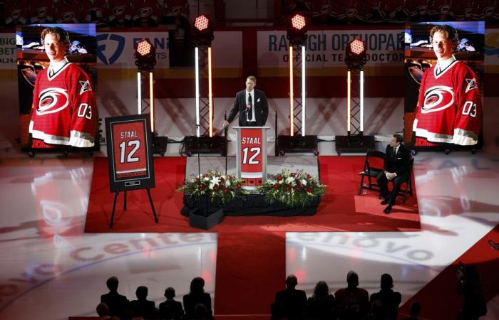 Les Hurricanes honorent Eric Staal en retirant son maillot numéro 12