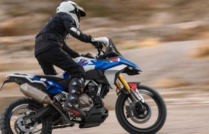 Cette petite merveille de BMW, la F 450 GS, promet de révolutionner l’aventure tout-terrain avec 47 chevaux de pur plaisir