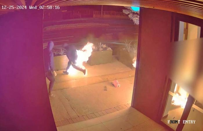 La police recherche un pyromane raté qui a mis le feu à son pantalon au lieu d’un restaurant