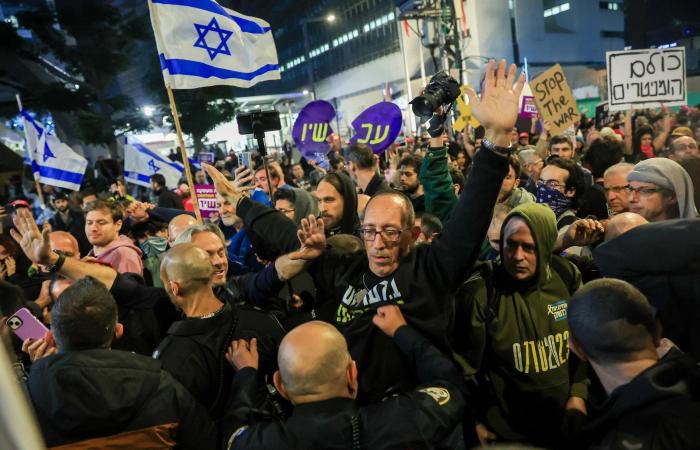 Les manifestants convoquent les négociateurs pour trouver un accord