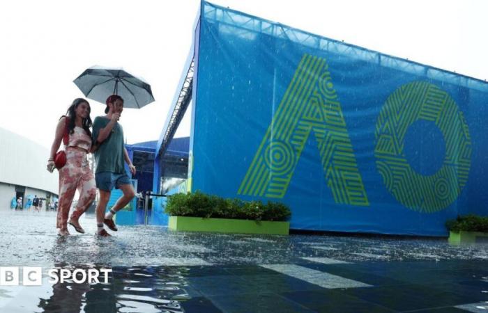 La pluie et les orages perturbent le jeu le premier jour à Melbourne Park