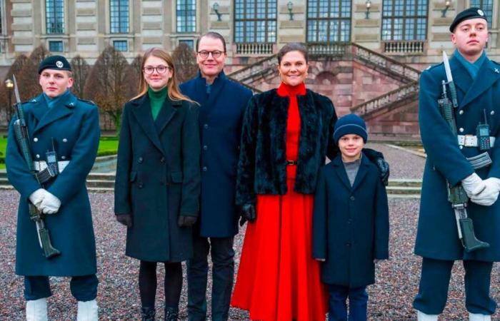 Un garde royal empalé par sa baïonnette devant le palais royal de Stockholm