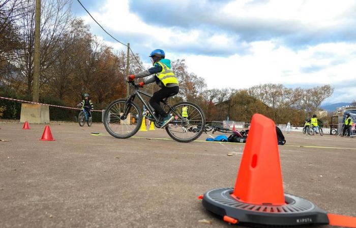 « La honte de ne pas savoir pédaler » : apprendre le vélo à l’âge adulte, c’est possible