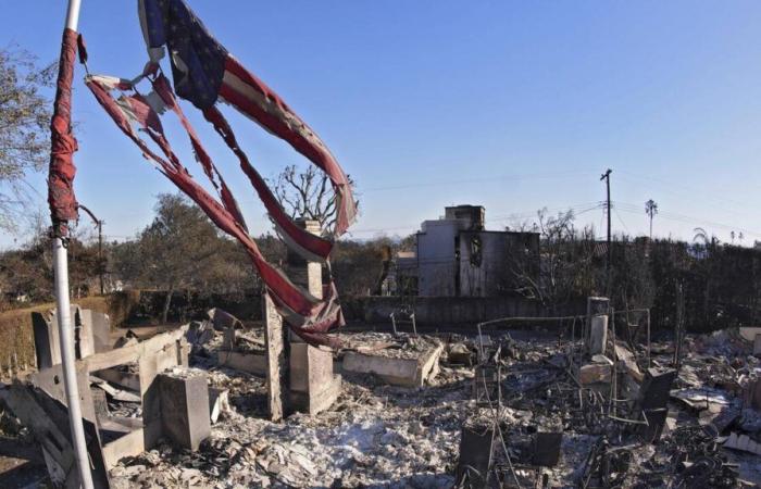 Le bilan des incendies de Los Angeles s’alourdit à 24 morts, pas d’accalmie pour les pompiers