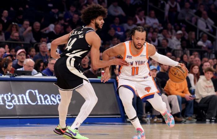 La star des Knicks quitte tôt dimanche contre les Bucks en raison d’une blessure à l’épaule