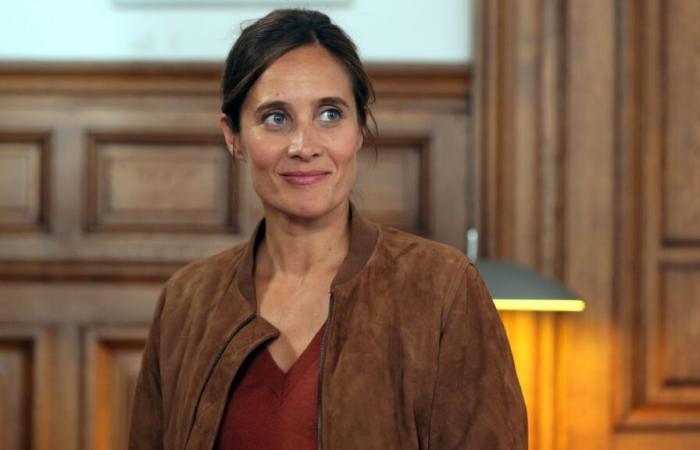 Qui est Julie de Bona, l’actrice au cœur de la série ?