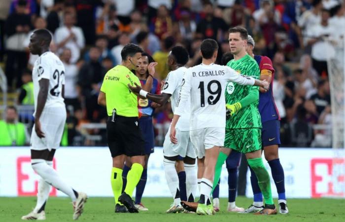 Ils ont révélé la conversation de l’arbitre avant le carton rouge de Szczęsny. « Possibilité de CHIENS »