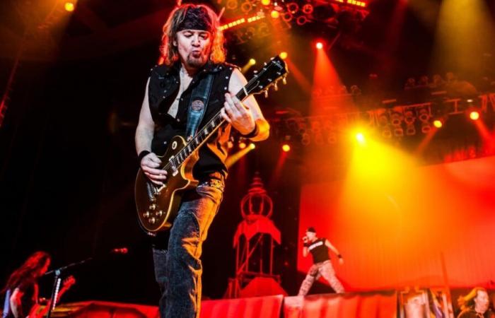 Adrian Smith perd sa maison dans les incendies de forêt en Californie