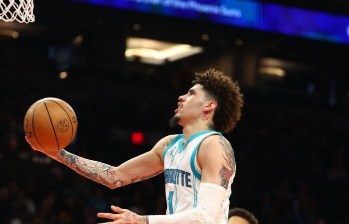 LaMelo Ball brille avec 25 points et 11 passes décisives lors de la défaite des Hornets contre les Suns (1/12/25)